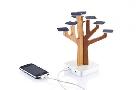 L'arbre solaire qui recharge les téléphones